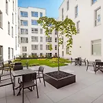 Ibis Styles Stare